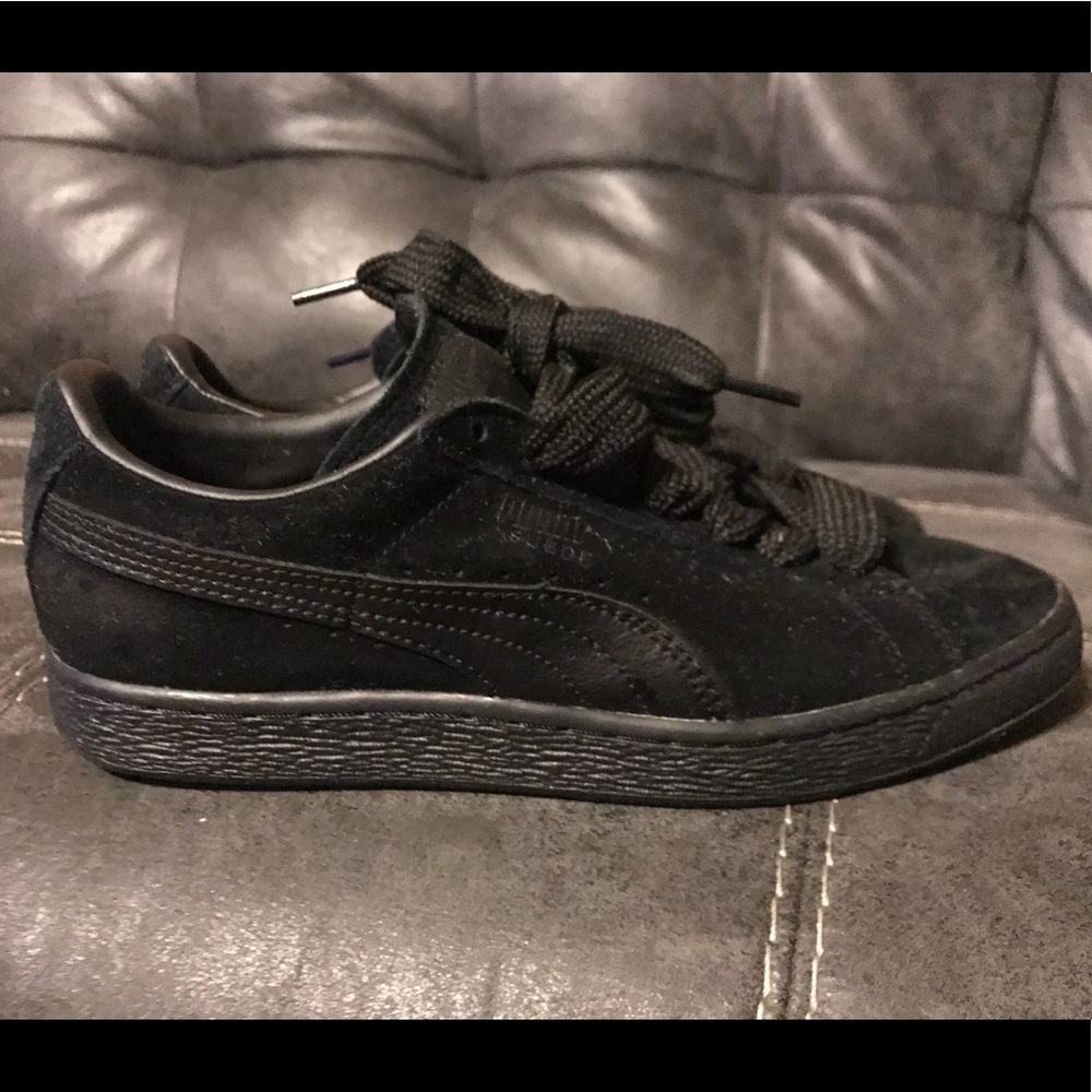 Puma Suede Sneakers Size 8.0! Excellent condition.